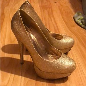 Glitter gold pumps